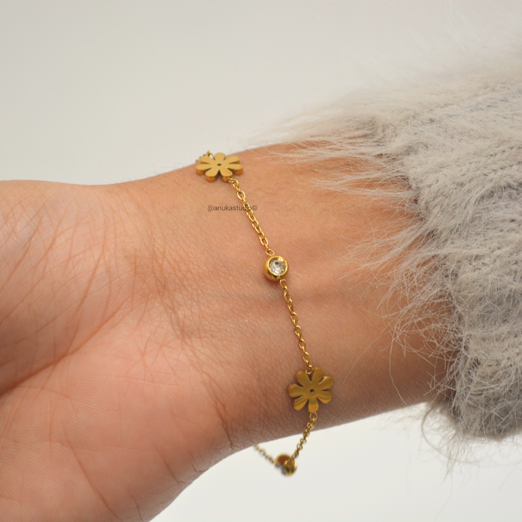 Minimalist Daisy Bracelet