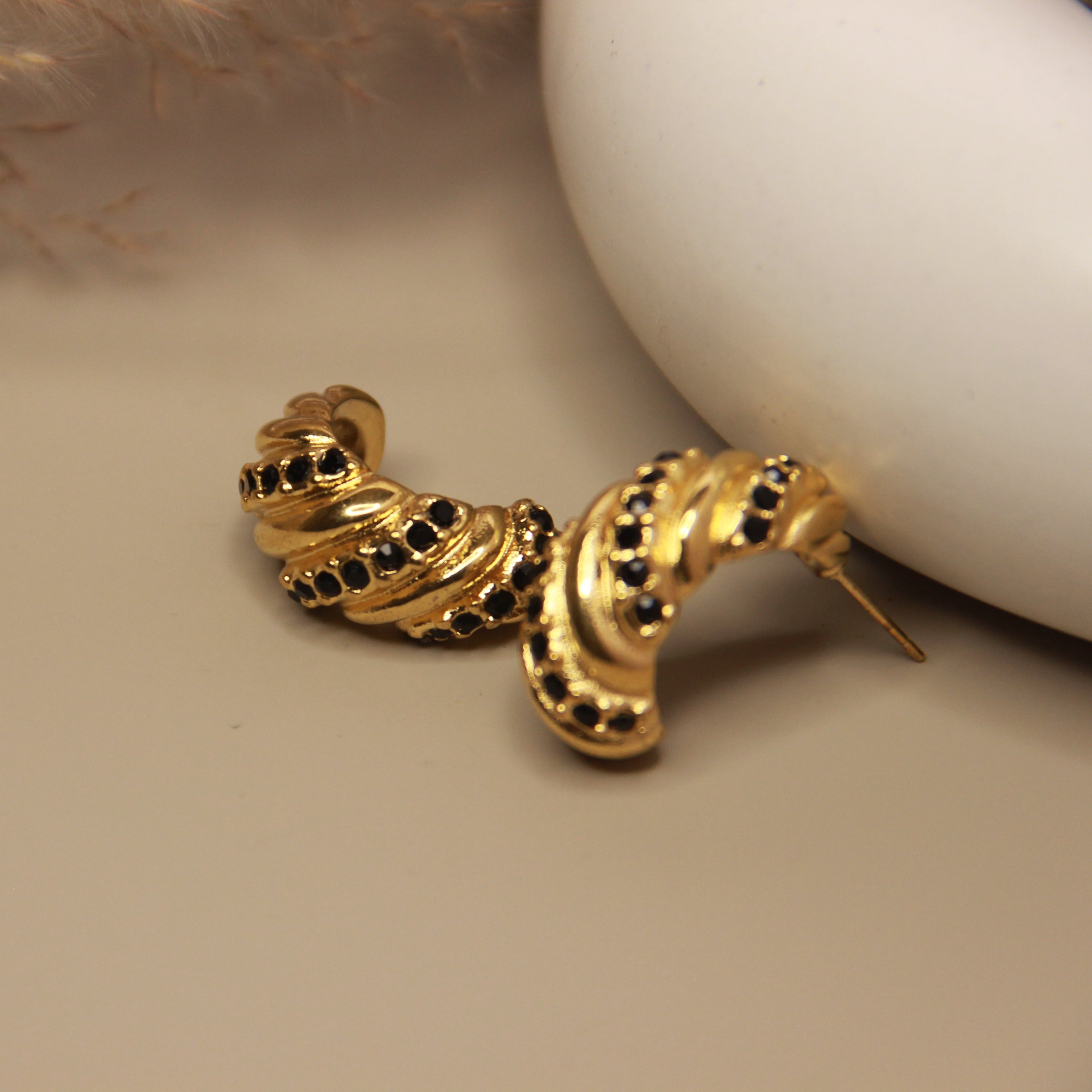 Vera Onyx Hoops