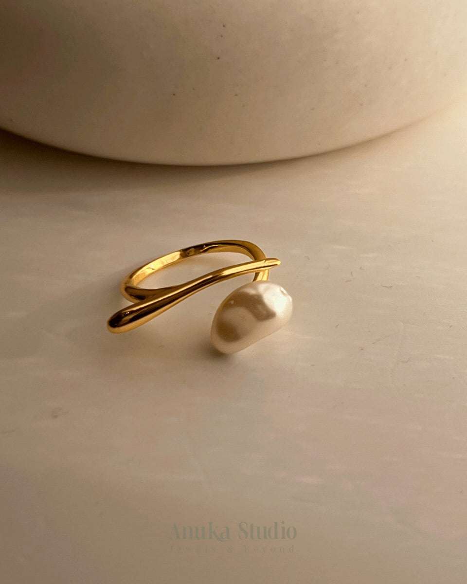 Sleek Pearl Ring