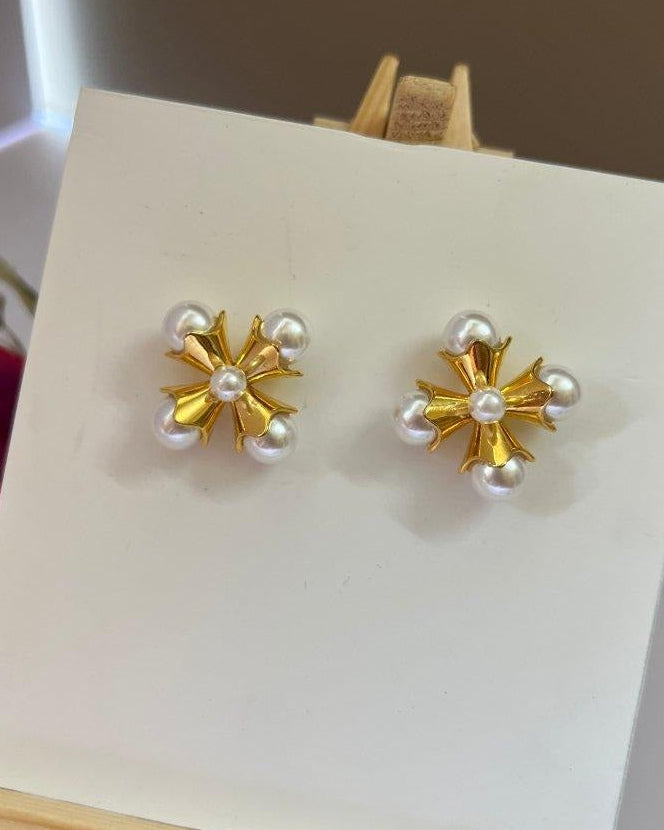 Pearl Clover Earring