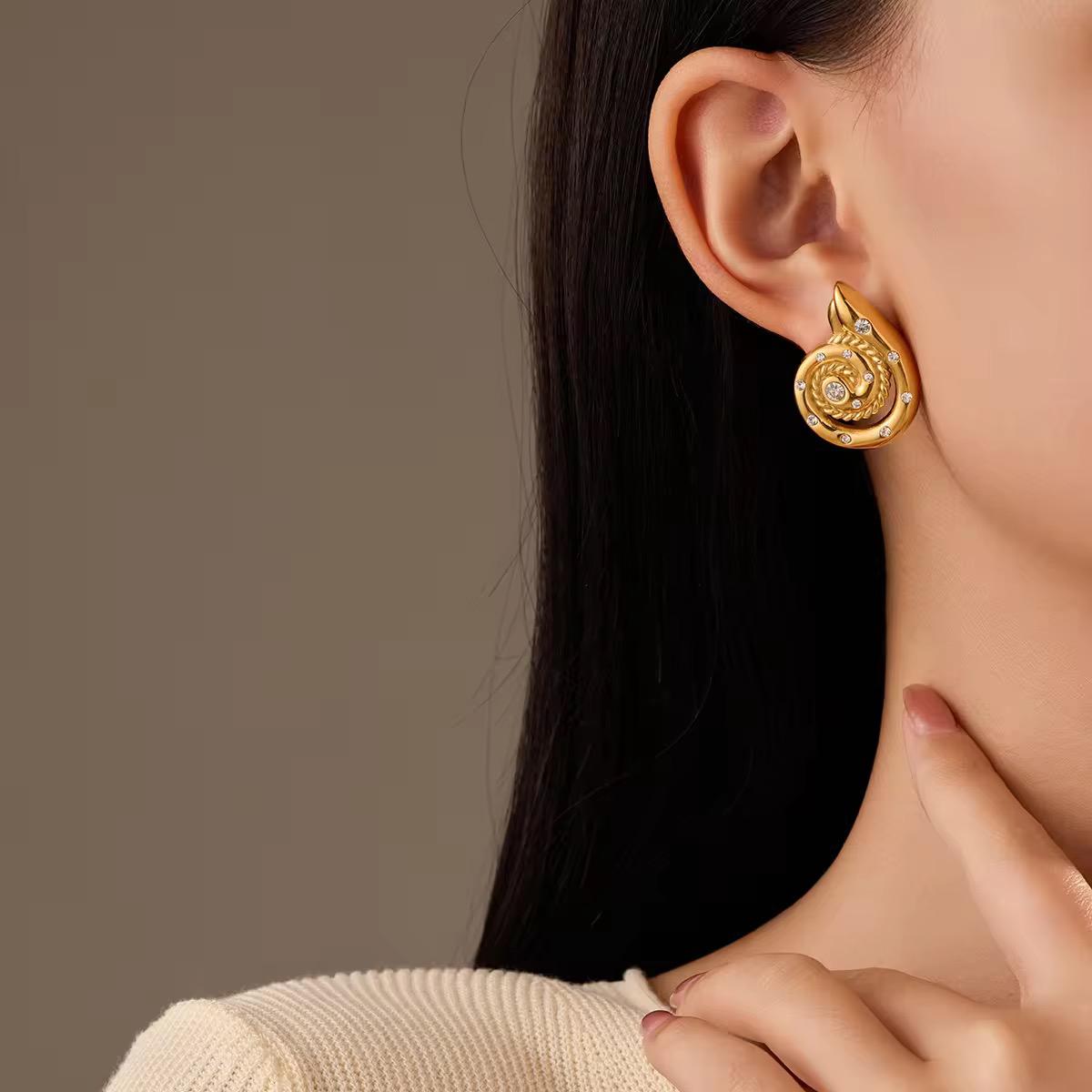 Zinia Studs