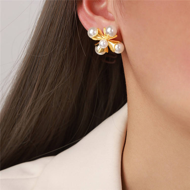 Pearl Clover Earring