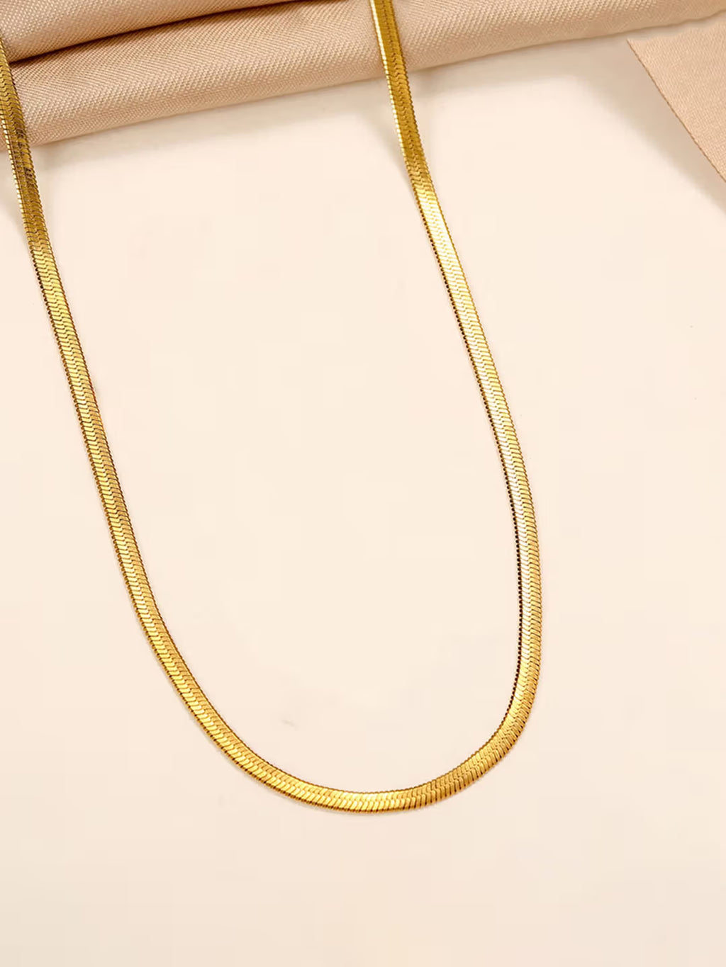 Sera Herringbone Chain
